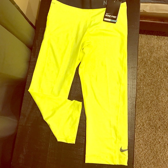 Nike Pro stay cool spandex Capri