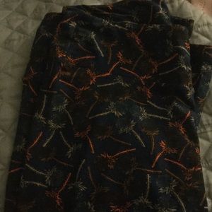 LulaRoe palm tree tall and curvy leggings