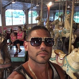 Meet your Posher, Gillette