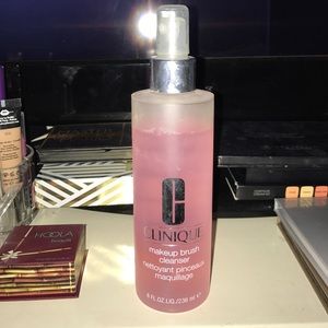Clinique makeup brush cleanser