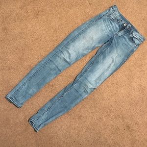 Light Wash Skinny Jegging