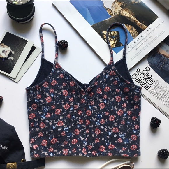 Hollister Camisole Crop Top - Picture 2 of 4