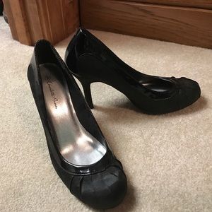 Black heels, round toe