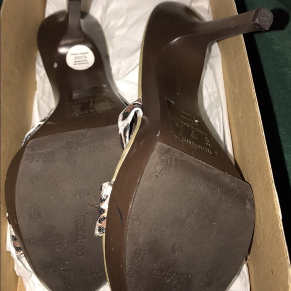 🚫🚫SOLD -- Cathy Jean Cheetah Heels. - Picture 2 of 3