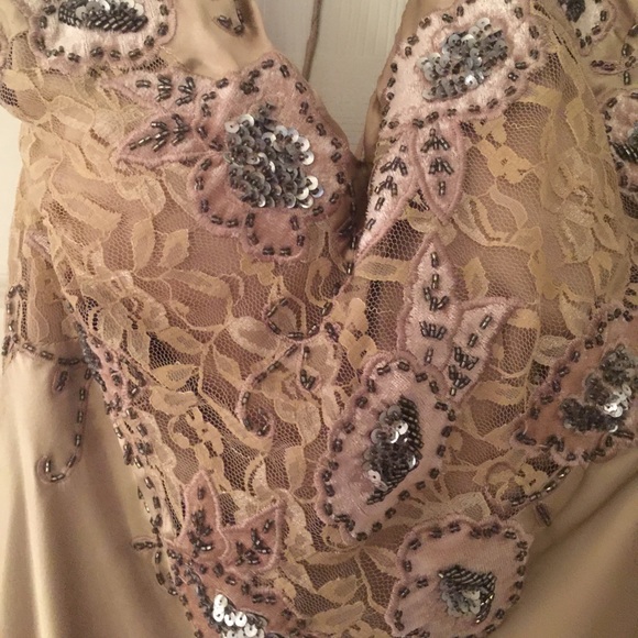 Dress - Picture 3 of 4