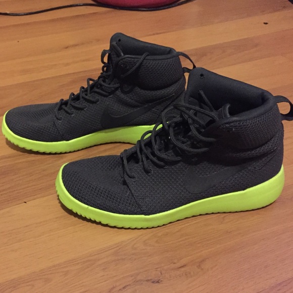 Nike Shoes - Women's Nike sneakers