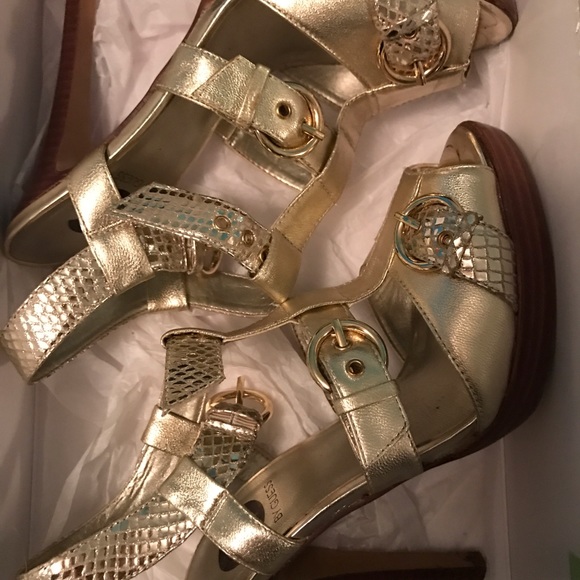 Guess Gold Heels - Picture 4 of 4