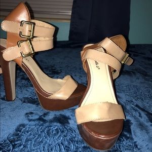 Size 7.5 Breckelle's brown/tan platform heel