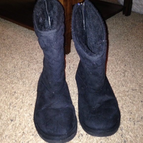 Black and very cozy boots!!