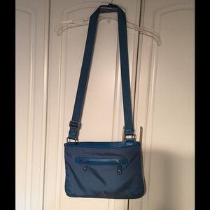 🎉🎉Closeout🎉🎉 Authentic Coach cross body bag