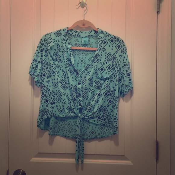 Nordstrom turquoise and black crop top.