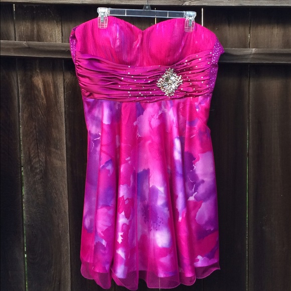 Cute juniors dress - Picture 1 of 4