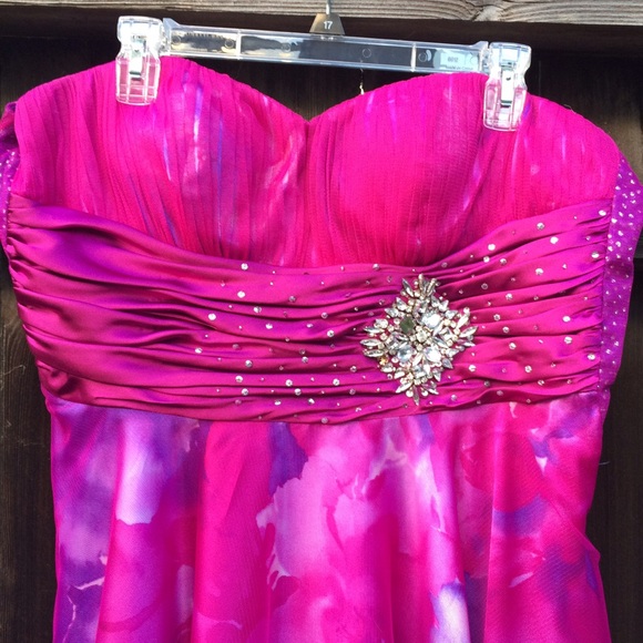 Cute juniors dress - Picture 2 of 4