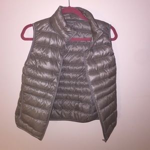 Amazing grey uniqlo vest
