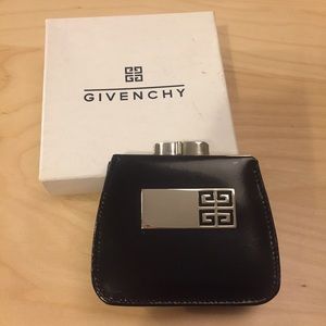 Givenchy coin purse 👛