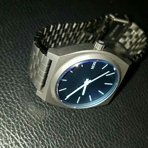Nixon time teller watch