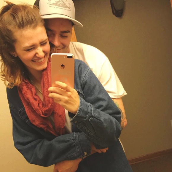 Meet your Posher, Sierra - Picture 1 of 1