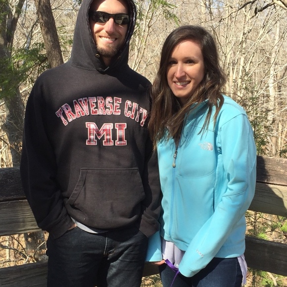 Meet your Posher, Caitlin - Picture 2 of 2