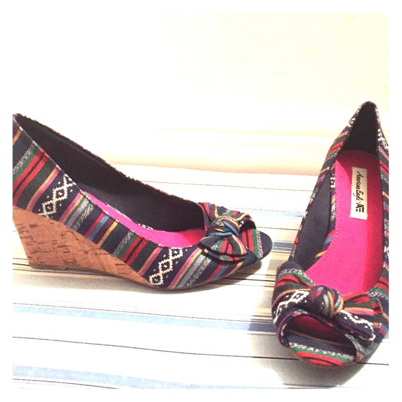 AE Multicolor Pattern Wedges