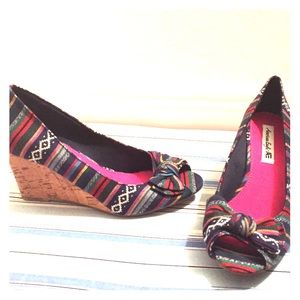 AE Multicolor Pattern Wedges