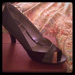 Multi-color peep toe