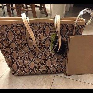 Giani Bini tan snake tote