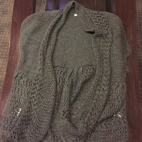Short sleeve crocheted sweater