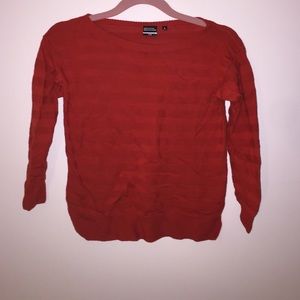Super cute orange sweater/shirt w stripe detail