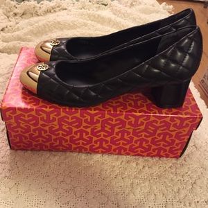 Tory Burch Black/Gold Quilted Kaitlin Pump Sz 8.5