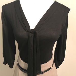 NEW WITH TAGS BANANA REPUBLIC KNIT V-NECK TOP