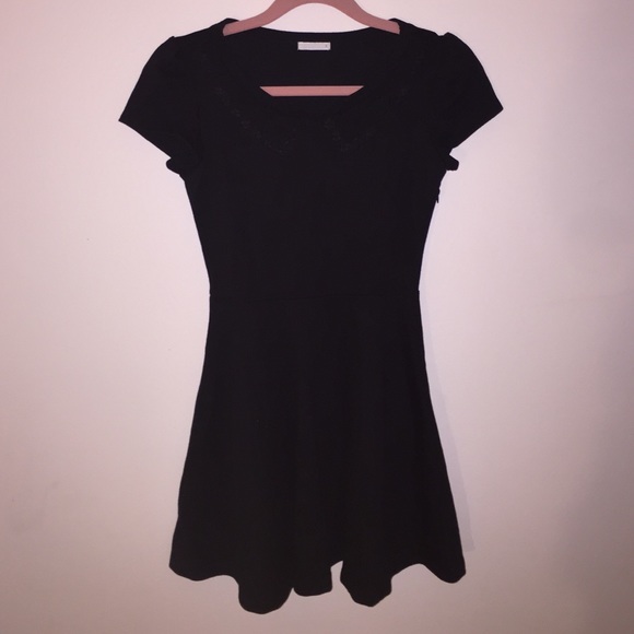 Super cute circle dress with collar lace detail