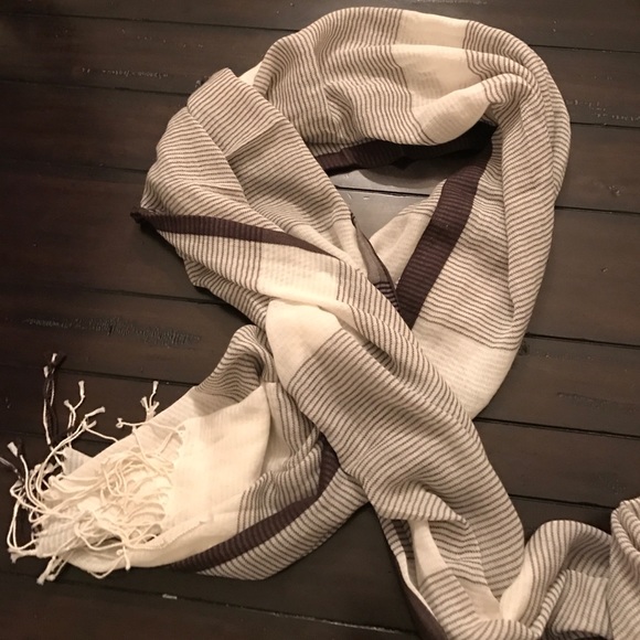 GAP scarf