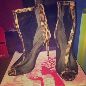 Mesh and leopard heels