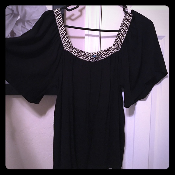 Off/on shoulder top