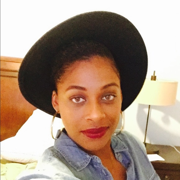 Meet your Posher, Charleen