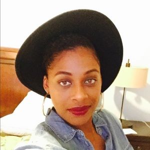 Meet your Posher, Charleen