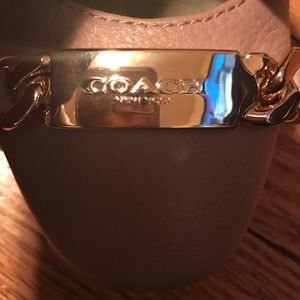 Beautiful like new coach flats