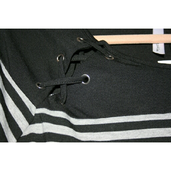 Striped Lace-Up Yoke 3/4 Sleeve Knit Top NWT - Picture 2 of 4