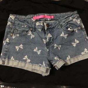 bow shorts