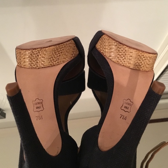 Tory Burch Navy stiletto size 7 - Picture 3 of 8