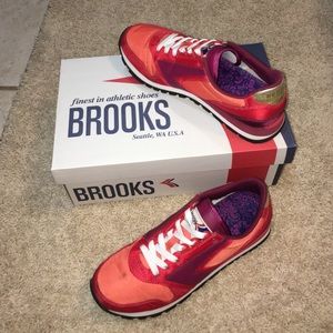 Brooks Heritage Charity Shoes Size 9.5 Women's