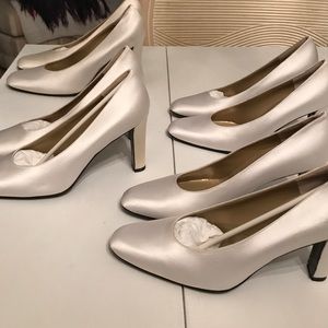 Make an offer ✍🏻Yves Saint Laurent satin heels