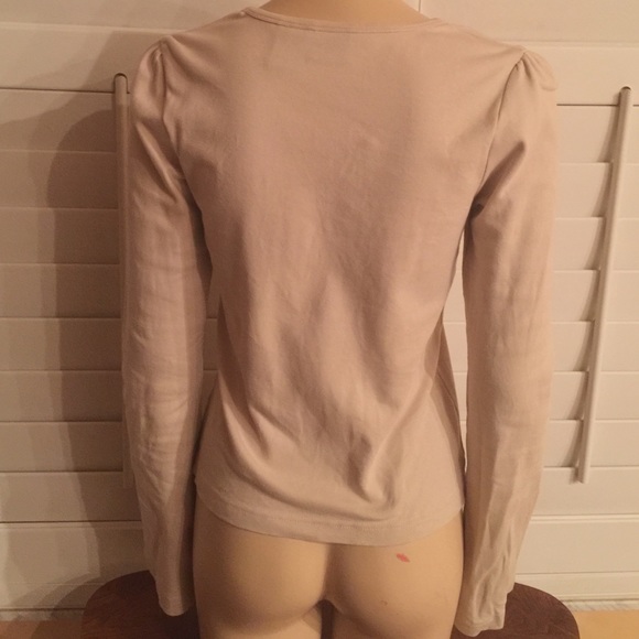 A Pretty Roxy Shirt. - Picture 2 of 4