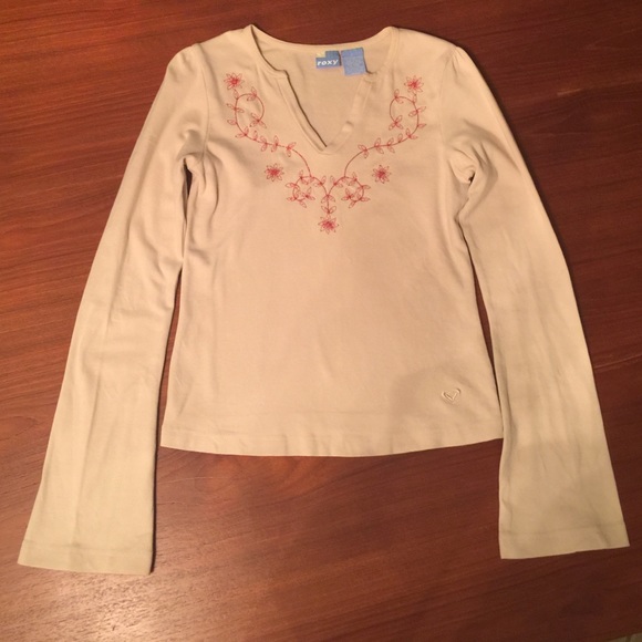 A Pretty Roxy Shirt. - Picture 3 of 4