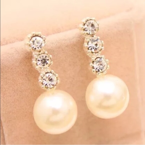 Jewelry - Too Selling Beautiful Elegant CZ Pearl Earrings