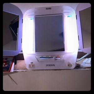 Jerdon light up, make up mirror!