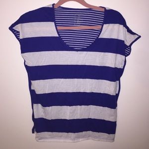 Super cute and unique GAP short sleeve shirt!