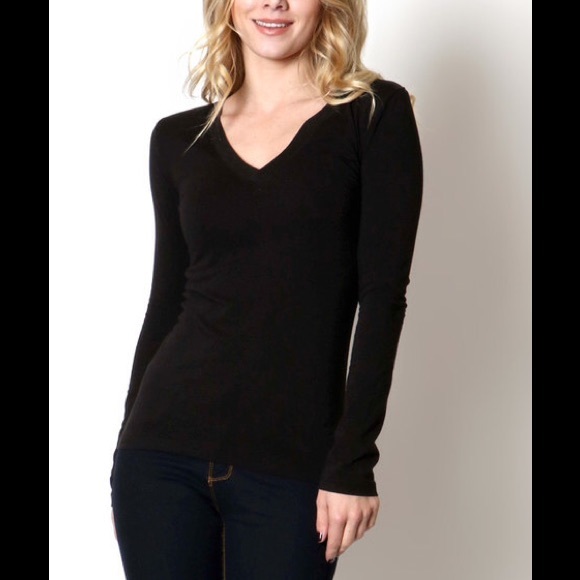 LONG SLEEVE V-NECK TEE