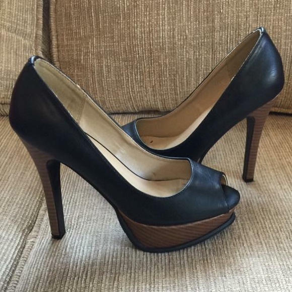 Black Jessica Simpson Open Toe Pumps--Black/Size 7