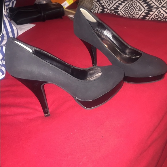 Black high heel pumps